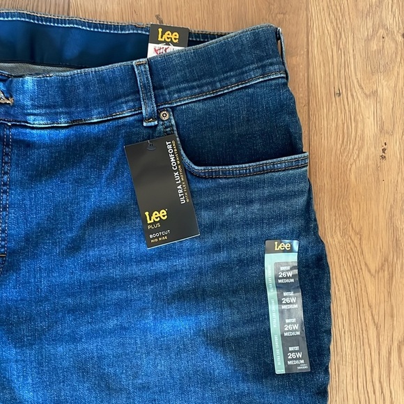 Lee Women's Plus Size Legendary Mid Rise Bootcut Jean NWT Size 26W Medium - Picture 6 of 16